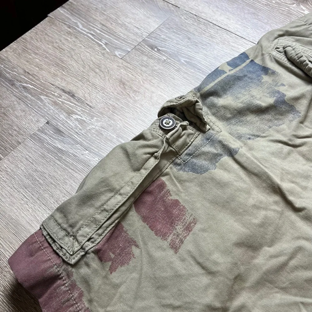 American Eagle Cargo Shorts Mens 38 Green Flag Graphic Distressed Cotton Utility